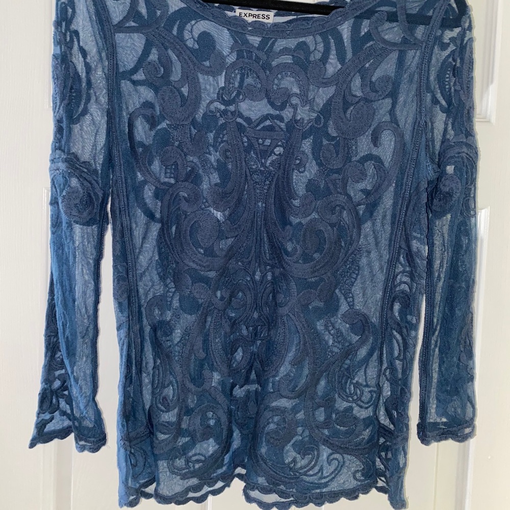 Beautiful Express top - like new size M